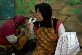 UGM beri pendampingan kesehatan pengrajin batik rumahan