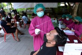 Tes cepat antigen jelang arak-arakan ogoh-ogoh