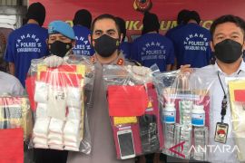 Polres Sukabumi Kota sita sabu-sabu tiga kilogram di bawah kandang ayam