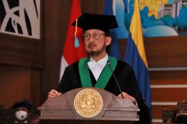 Unair anugerahi Profesor Nicolaas Budhiparama gelar Guru Besar Kehormatan