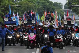 Unjuk rasa buruh di Surabaya