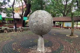 Iriantine Karnaya, pakar seni rupa dan pematung Fakultas Teknik UI tutup usia