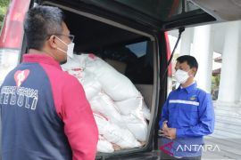 Satu ton gula pasir siap dikirim untuk korban banjir di Kabupaten Serang