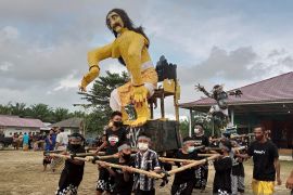 Umat Hindu di Belitung mengarak ogoh-ogoh jelang Nyepi