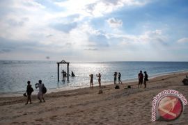 As Bali observes Day of Silence, tourists throng Lombok