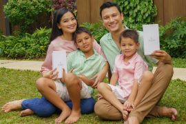 Titi Kamal dan Christian Sugiono  lakukan tes DNA untuk kesehatan