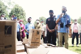 Sandiaga berikan bantuan 10 kloset duduk untuk Desa Wisata Muara Jambi