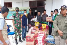 Pemkab serahkan bantuan korban puting beliung, enam unit rumah rusak