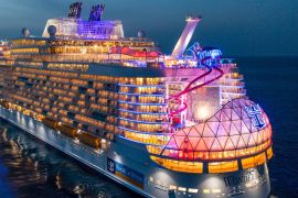 Melihat isi kapal pesiar terbesar di dunia yang debut hari ini