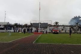 Tim Labfor Polri lakukan olah TKP kebakaran Polres Kotamobagu