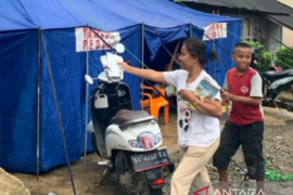 Korban gempa Kajai antusias nikmati rendang lokan Pesisir Selatan