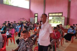 Warga Meliau Antusias ikuti kegiatan sosialisasi kelistrikan