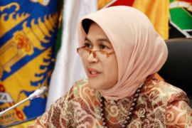 Anna Latuconsina minta komunitas lingkungan dan pemerintah peduli pantai di Maluku, jaga kelestarian lingkungan