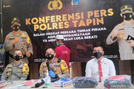 Polres Tapin sampaikan fakta kasus seorang ayah lindungi anak dari serangan pria bersajam