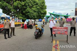 Polsek pelabuhan Yos Sudarso Ambon gelar operasi yustisi disiplin Prokes, perangi COVID -19