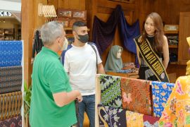 Batik dan tenun ikat Kota Kediri diminati banyak kalangan