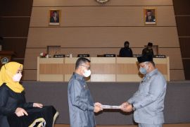 Pemkot Serahkan Usulan Raperda Perumda Pasar Ke DPRD Kendari