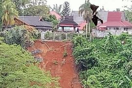 Rumah dinas bupati Merangin nyaris longsor