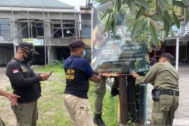 Lagi, Satpol PP Denpasar tertibkan baliho dan spanduk langgar aturan