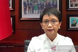 Kata Menlu, Perempuan harus menjadi pejuang kesetaraan gender