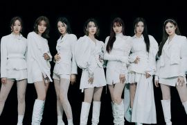 Weekly rilis album single bertajuk "Play Game: Awake"