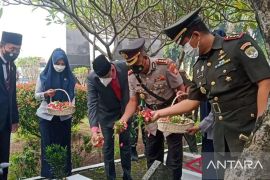 Jajaran Forkopimda Kota Bekasi ziarah ke Taman Makam Pahlawan Bulak Kapal