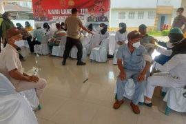 Vaksinasi massal lansia, anak dan pelajar gencar dilaksanakan Polresta Deliserdang
