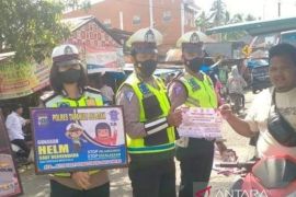 Operasi Keselamatan Toba 2022, Satlantas Polres Tapsel bagi masker kedepankan langkah preventif