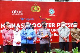 Tinjau vaksinasi "booster", Kapolri: Buruh harus sehat hadapi omicron