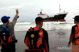 Kapal tanker kandas di perairan Sancang Garut