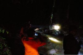 Sebanyak 37 KK terisolasi akibat jembatan penghubung antardesa terputus