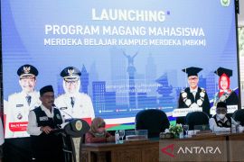 Bupati Situbondo lepas mahasiswa program Merdeka Belajar Kampus Merdeka magang di desa