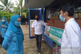 Erlian tinjau pelaksanaan Operasi Pasar Murah