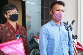 Polrestabes Surabaya periksa tiga korban penipuan investasi alat kesehatan