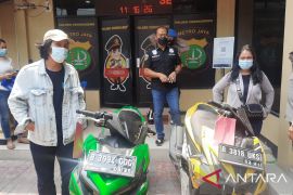 Polsek Cengkareng kembalikan sepeda motor hasil curian kepada warga