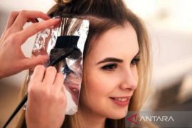 Hukum menyamarkan rambut uban dengan pewarna hitam dalam Islam