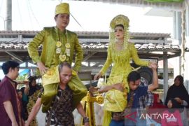 Melestarikan adat budaya pernikahan