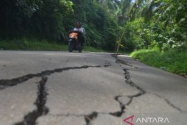 Jalan Rusak Akibat Gempa Di Pasaman Barat
