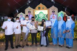 Bupati tutup MTQ XIII dan FSQ XIV Labura Juara Tahfizd 30 juz dapat sepeda motor