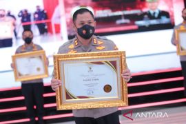 Tapin Police receives PAN-RB Ministry award