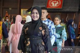 Banjarmasin angkat Sasirangan pada peragaan busana HUT Dekranas ke-42 tahun 2022