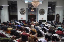 Setelah terhenti dua tahun, Shalat Idul Fitri di Lapangan Kantin Bukittinggi kembali digelar