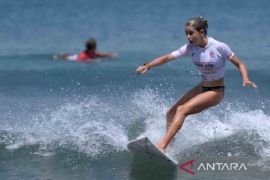 Womens Open Liga Surfing Indonesia-Perempat final Page 1 Small