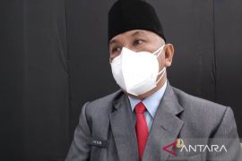 Tanah dan air dimasukkan anjat sebelum diserahkan ke gubernur