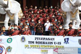 Gubernur beri bantuan wakil Bali di Piala Soeratin U-15