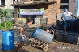 Distributor minyak goreng layani pembelian pedagang grosir dengan perjanjian ketat