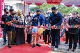 Sandiaga Uno berharap  pujasera OKE OCE di Pacitan bangkitkan ekonomi