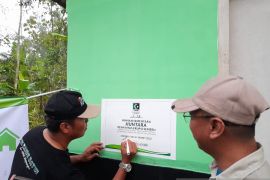 KAHMI Jatim serahkan bantuan huntara penyintas Semeru