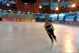 Atlet nasional seluncur es unjuk kebolehan di IISO 2022 Bintaro