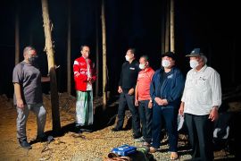 Presiden Jokowi berkemah  menikmati malam di IKN